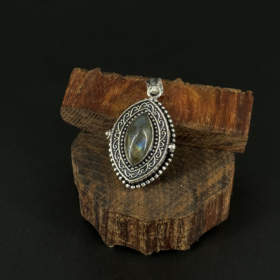 indiski-papuosalai-zalvariniai-papuosalai-zalvariniai-pakabukai-zalvarinis-atidaromas-pakabukas-su-kristalu-2024-06-3-akis-labradoritas-2