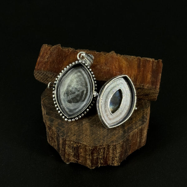 indiski-papuosalai-zalvariniai-papuosalai-zalvariniai-pakabukai-zalvarinis-atidaromas-pakabukas-su-kristalu-2024-06-3-akis-labradoritas-1