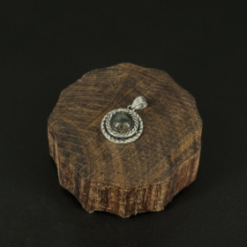 kristalai-papuosalai-su-kristalu-kristalu-pakabukai-pakabukas-2024-06-labradoritu-4