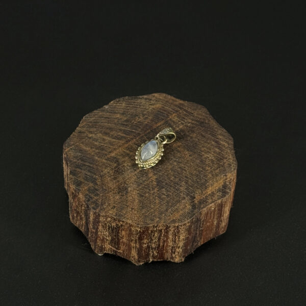 kristalai-papuosalai-su-kristalu-kristalu-pakabukai-pakabukas-2024-06-kristalu-vaivorykstiuniu-menulio-akmenu-12