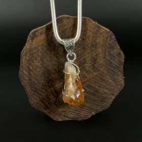 kristalai-papuosalai-is-kristalu-pakabukai-is-kristalu-pakabukas-is-neapdirbto-citrino-2024