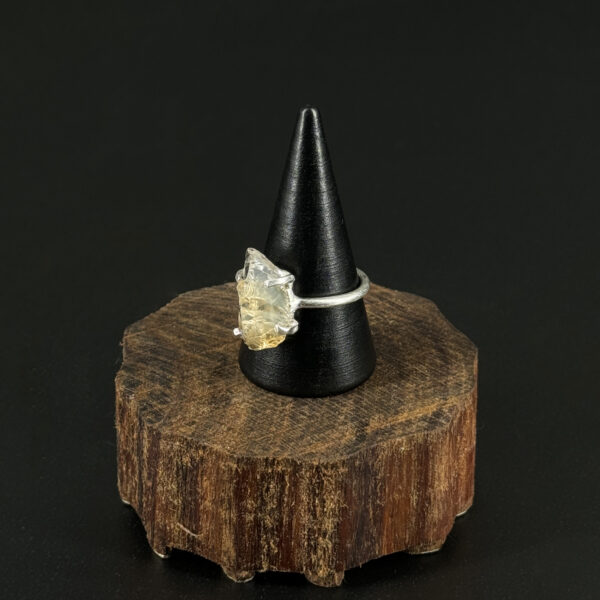 indiski-papuosalai-zalvariniai-papuosalai-zalvariniai-ziedai-zalvarinis-ziedas-su-neapdirbtu-kristalu-2024-06-75-citrinas