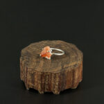 indiski-papuosalai-zalvariniai-papuosalai-zalvariniai-ziedai-zalvarinis-ziedas-su-neapdirbtu-kristalu-2024-06-75-karneolis