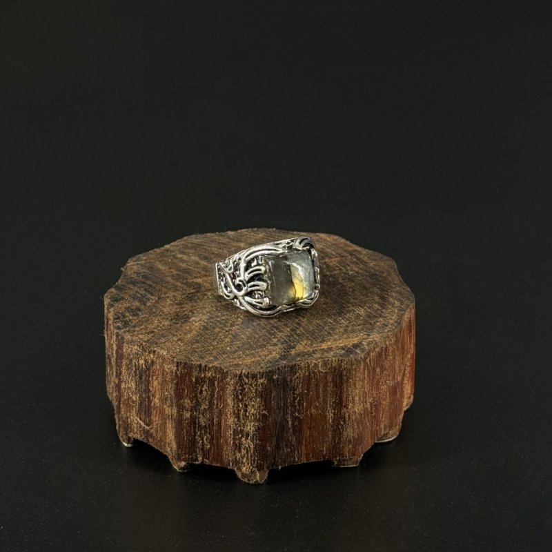 indiski-papuosalai-zalvariniai-apapuosalai-zalvariniai-ziedai-zalvarinis-ziedas-su-kristalu-2024-06-77-sidabrine-labradoritas