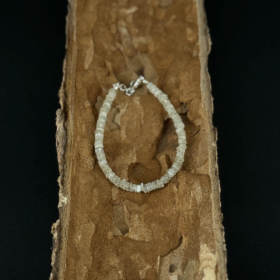 kristalai-papuosalai-is-kristalu-apyrankes-is-kristalu-apyranke-is-menulio-akmens-2