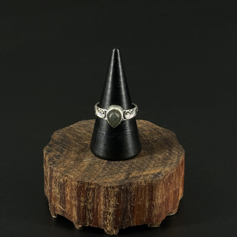 indiski-papuosalai-zalvariniai-papuosalai-zalvariniai-ziedai-zalvarinis-ziedas-su-kristalu-2024-06-76-sidabrine-labradoritas