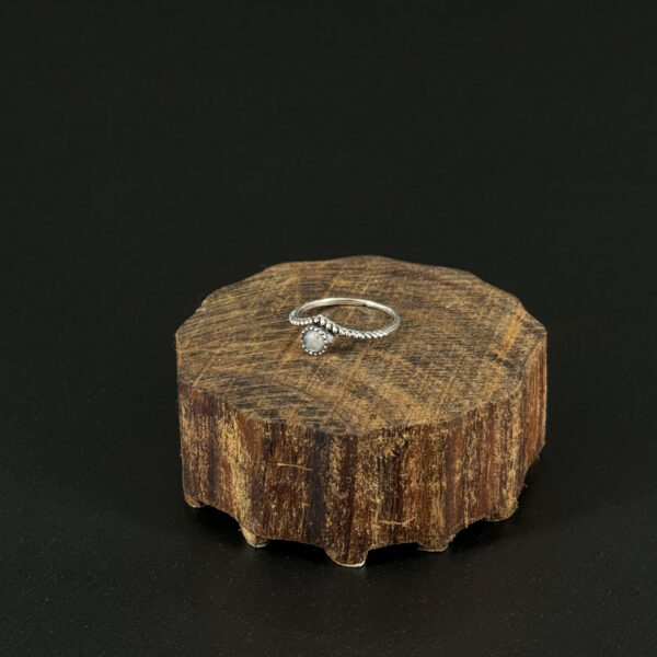 indiski-papuosalai-zalvariniai-papuosalai-zalvariniai-ziedai-zalvarinis-ziedas-su-kristalu-2024-06-23-sidabrine-vaivorykstinis-menulio-akmuo-3