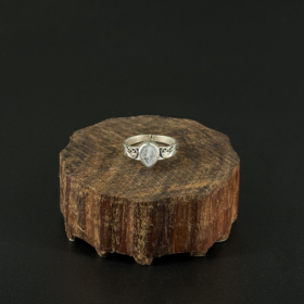 indiski-papuosalai-zalvariniai-apapuosalai-zalvariniai-ziedai-zalvarinis-ziedas-su-kristalu-2024-06-76-sidabrine-vaivorykstinis-menulio-akmuo