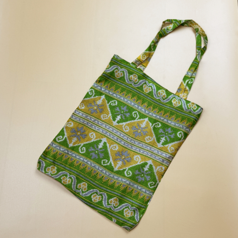 aksesuarai-is-indijos-maiseliai-dovanoms-is-sariu-silkinis-maiselis-is-vintaziniu-sariu-2