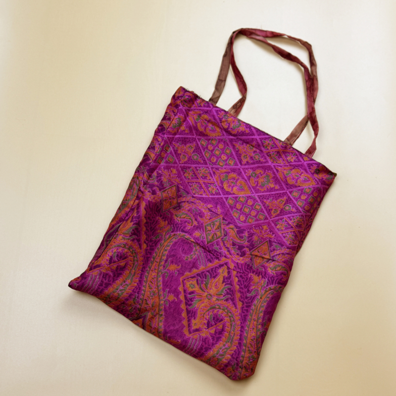 aksesuarai-is-indijos-maiseliai-dovanoms-is-sariu-silkinis-maiselis-is-vintaziniu-sariu-51