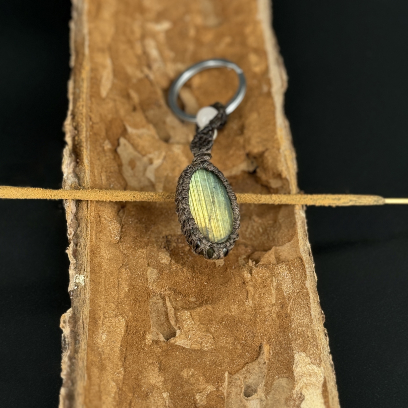 kristalai-raktu-pakabukai-su-kristalais-labradorito-raktu-pakabukas-lapkr-10