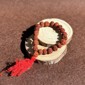 papuosalai-is-indijos-apyrankes-is-karoliuku-rudraksos-apyranke-1