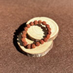 papuosalai-is-indijos-apyrankes-is-karoliuku-rudraksos-apyranke-2