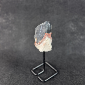 kristalai-dekoratyviniai-kristalai-neapdirbti-kristalai-neapdirbto-sardonikso-dekoracija-1