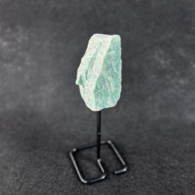 kristalai-dekoratyviniai-kristalai-neapdirbti-kristalai-neapdirbto-amazonito-dekoracija-3