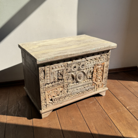 baldai-is-indijos-skrynios-medine-skrynia-su-droziniais-2-1
