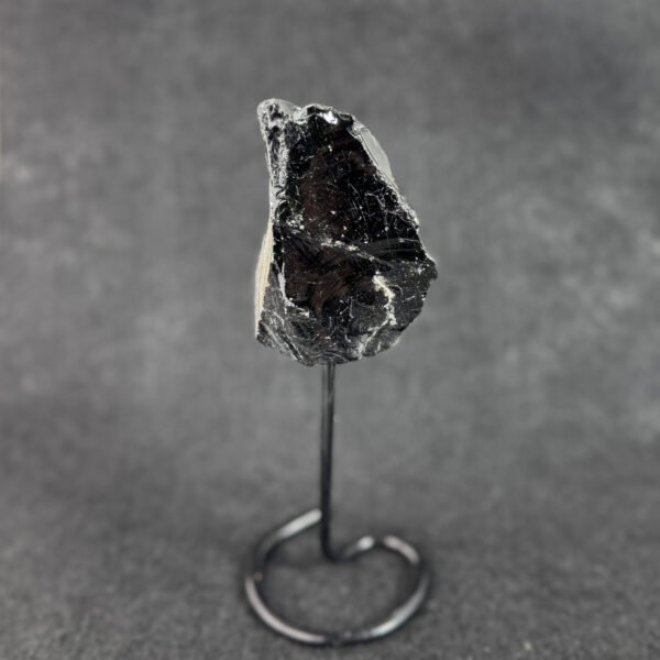 kristalai-dekoratyviniai-kristalai-neapdirbti-kristalai-neapdirbto-obsidiano-dekoracija-5