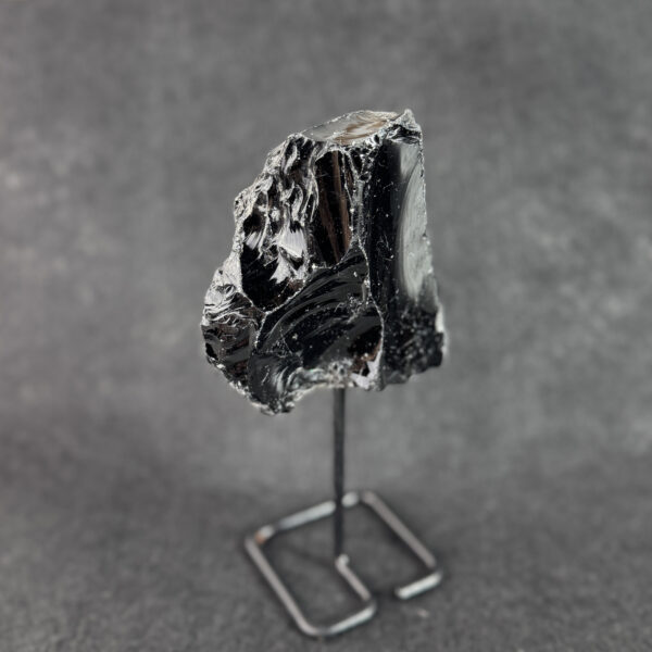 kristalai-dekoratyviniai-kristalai-neapdirbti-kristalai-neapdirbto-obsidiano-dekoracija-6