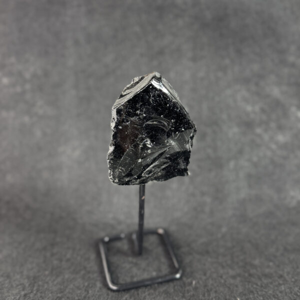 kristalai-dekoratyviniai-kristalai-neapdirbti-kristalai-neapdirbto-obsidiano-dekoracija-7