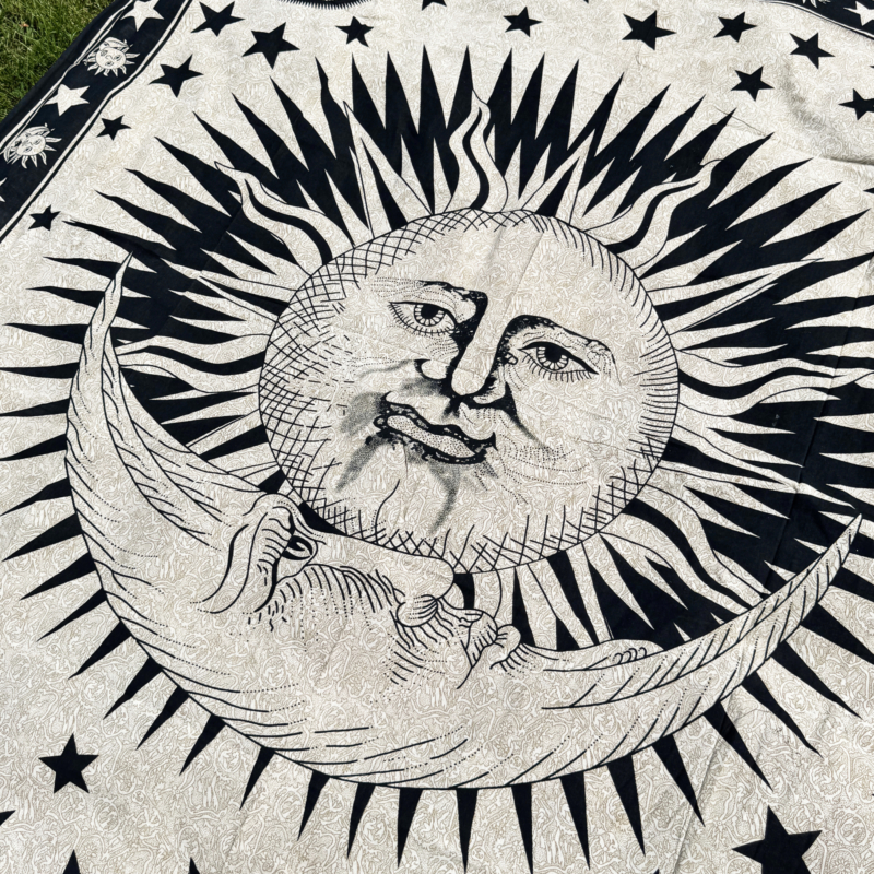 namu-dekoras-lovatieses-medvilnine-lovatiese-uzklotas-lovai-langui-sienui-saule-ir-menulis-balt-2