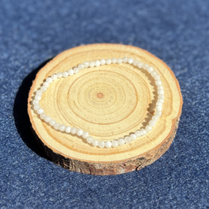 kristalai-papuosalai-is-kristalu-apyrankes-is-kristalu-vaivorykstinio-menulio-akmens-apyranke-3mm-briaunuota