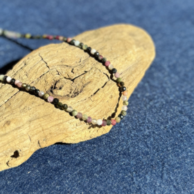 kristalai-papuosalai-is-kristalu-veriniai-is-krstalu-turmalino-verinys-3mm-briaunuota