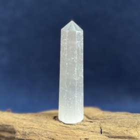 kristalai-dekoratyviniai-kristalai-selenitas-obeliskas