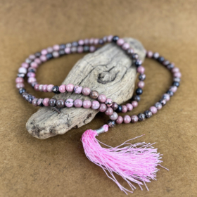 kristalai-malos-is-kristalu-rodonito-japa-mala