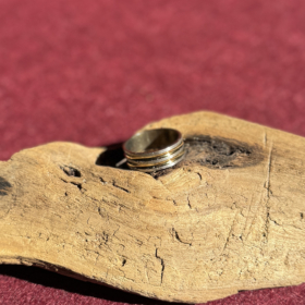 indiski-papuosalai-zalvariniai-apapuosalai-zalvariniai-ziedai-nerudijancio-plieno-ziedas-auksine-linija-0