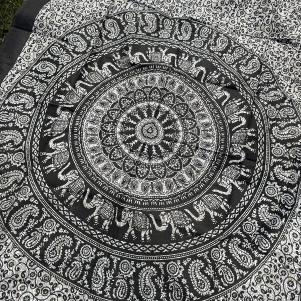 namu-dekoras-lovatieses-medvilnine-lovatiese-uzklotas-lovai-langui-sienui-mandala-2-1