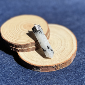 kristalai-kristalu-pakabukai-vaivorystinio-menulio-akmens-pakabukas-1