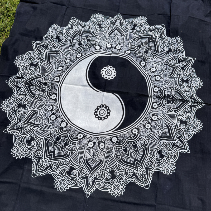 namu-dekoras-lovatieses-medvilnine-lovatiese-uzklotas-lovai-langui-sienui-ying-yang-black-2