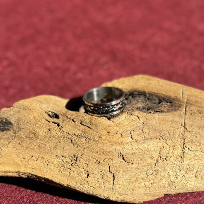 indiski-papuosalai-zalvariniai-apapuosalai-zalvariniai-ziedai-nerudijancio-plieno-ziedas-auksine-driezai