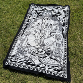 namu-dekoras-lovatieses-medvilnine-lovatiese-uzklotas-lovai-langui-sienui-ganesa-balta-1