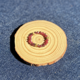 kristalai-papuosalai-is-kristalu-kristalu-ziedai-granato-ziedas