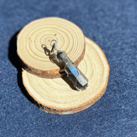 kristalai-kristalu-pakabukai--255-labradorito-pakabukas