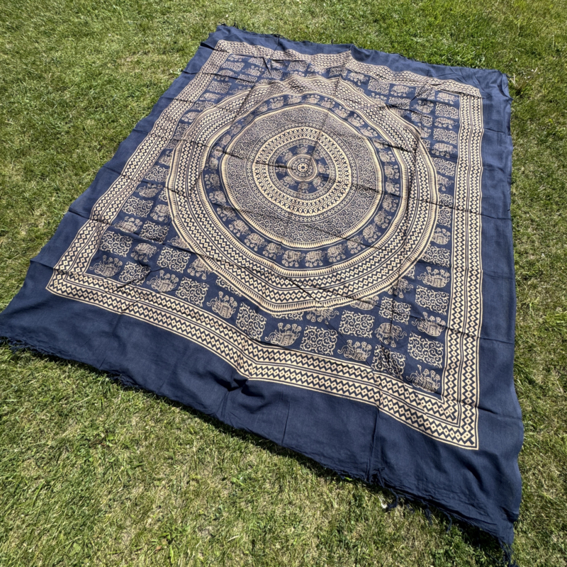 namu-dekoras-lovatieses-austa-medvilnine-lovatiese-uzklotas-lovai-langui-sienui-mandala-1