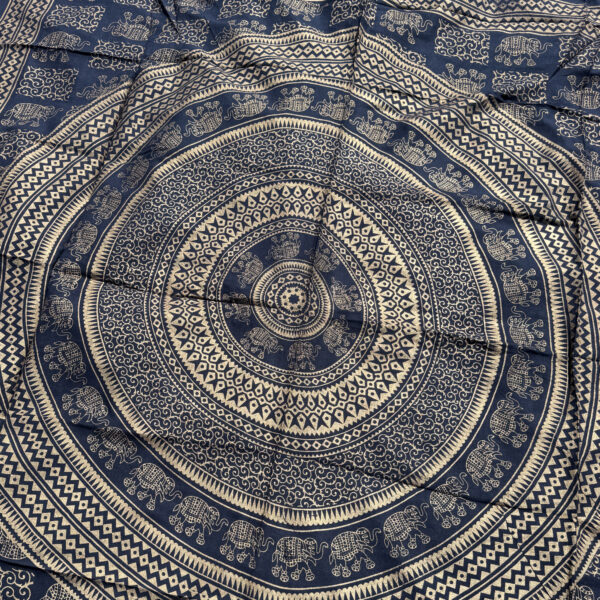 namu-dekoras-lovatieses-austa-medvilnine-lovatiese-uzklotas-lovai-langui-sienui-mandala-2