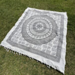 namu-dekoras-lovatieses-austa-medvilnine-lovatiese-uzklotas-lovai-langui-sienui-mandala-balt-2