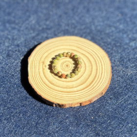 kristalai-papuosalai-is-kristalu-kristalu-ziedai-unakito-ziedas