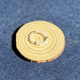 kristalai-papuosalai-is-kristalu-kristalu-ziedai-vaivroykstinio-menulio-akmens-ziedas