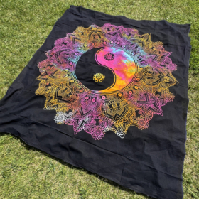 namu-dekoras-lovatieses-medvilnine-lovatiese-uzklotas-lovai-langui-sienui-ying-yang-multi-1