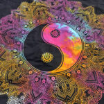 namu-dekoras-lovatieses-medvilnine-lovatiese-uzklotas-lovai-langui-sienui-ying-yang-multi-2