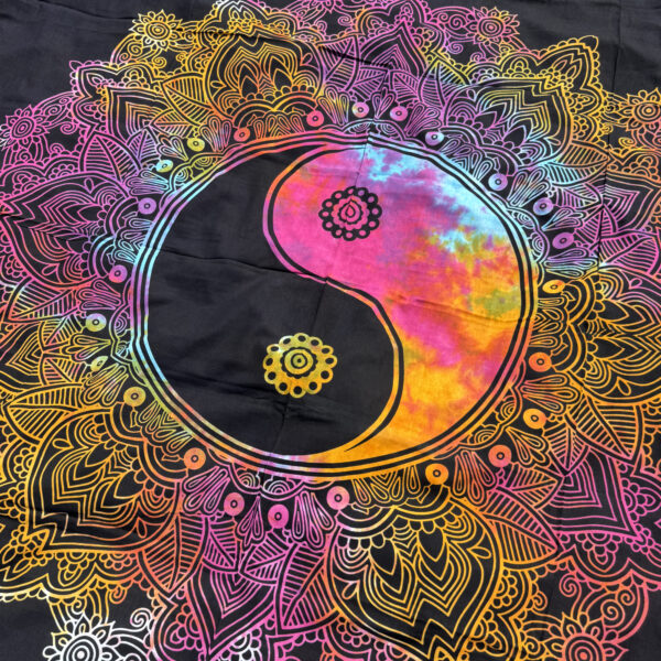 namu-dekoras-lovatieses-medvilnine-lovatiese-uzklotas-lovai-langui-sienui-ying-yang-multi-2