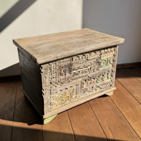baldai-is-indijos-skrynios-medine-skrynia-su-droziniais-501-1