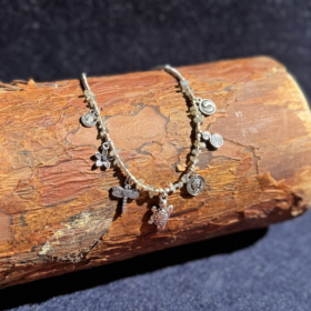 kristalai-papuosalai-su-kristalais-kristalu-veriniai-verinys-su-labradoritu-ir-simboliais-1