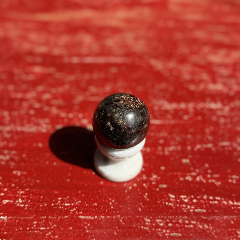 kristalai-dekoratyviniai-kristalai-granato-sfera-2