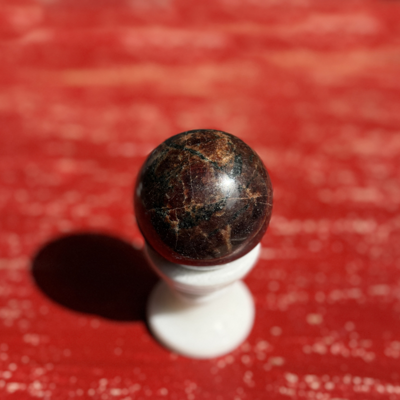 kristalai-dekoratyviniai-kristalai-granato-sfera-1