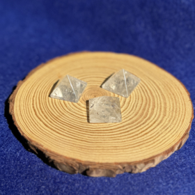 dekoratyviniai-kristalai-kalnu-kristolo-piramide-1