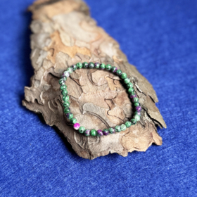 papuosalai-is-kristalu-apyrankes-is-kristalu-coizito-su-rubinu-apyranke-4mm